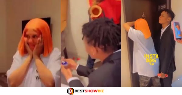 19 years old boy proposes marriage to his 17 year old girlfriend, on her birthday (watch video)