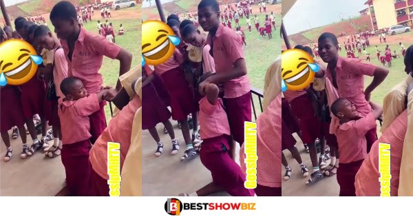 JHS girl seen crying and begging to beg her boyfriend (Video)