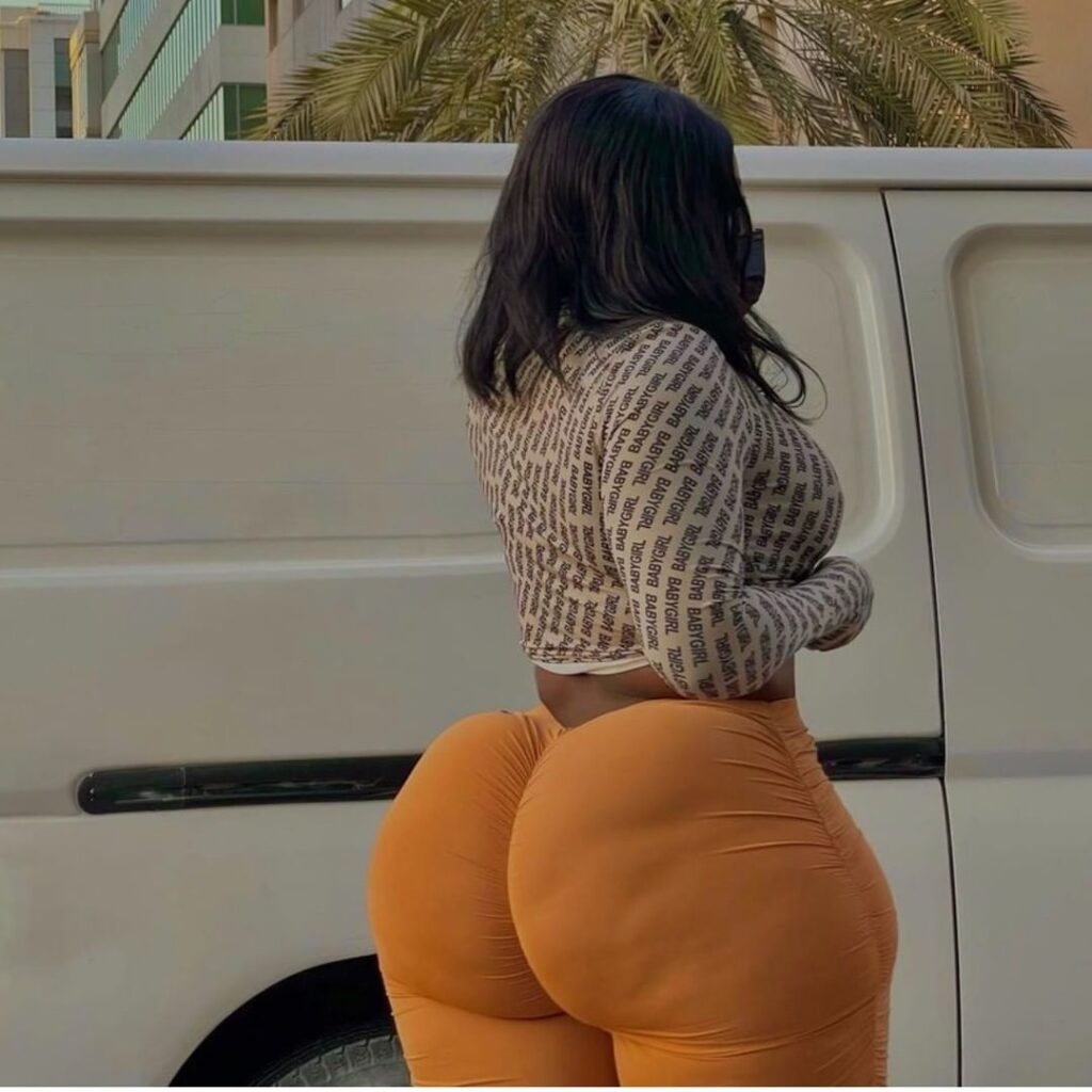 Is this real or fake? Lady shocks social media with her big nyἇsh (see photos)