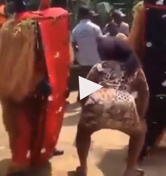 Video of A Lady With Big Nyᾶsh Tw3rk!ng Hard At A Traditional Shrine Stirs Online (Watch Video)