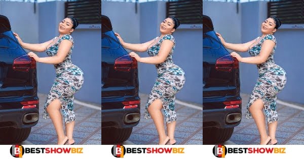 Kisa Gbekle gives ‘free show’ of her big Nyᾶsh in a see-through dress (Video)