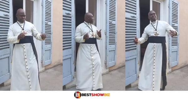 Pastor spotted dancing to kizz Daniels' Buga song (watch video)