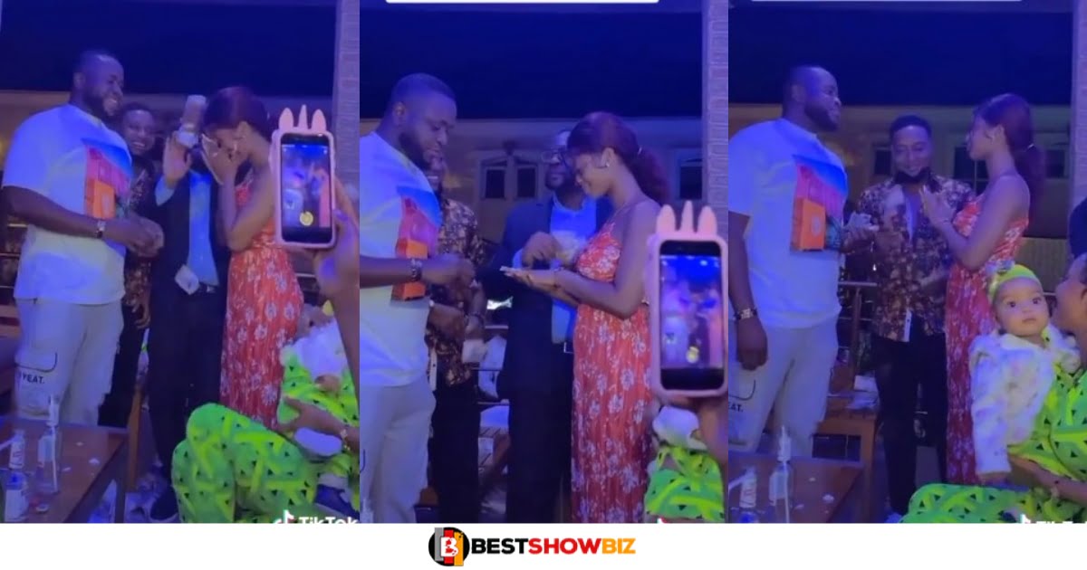 "She Is Not Smiling": Reactions As Man Refuses to Kneel during Proposal to His Girlfriend (Video)