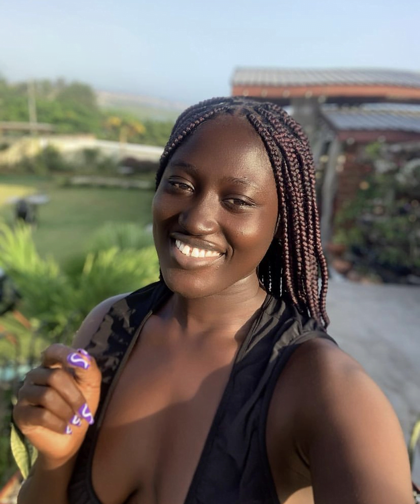 Fella Makafui’s Beautiful Twin Sister Surfaces On The Internet With Striking Resemblance (Photos)