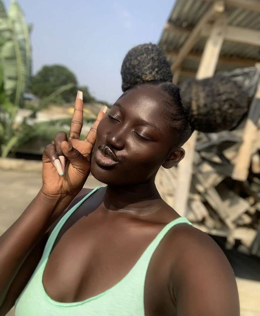Fella Makafui’s Beautiful Twin Sister Surfaces On The Internet With Striking Resemblance (Photos)