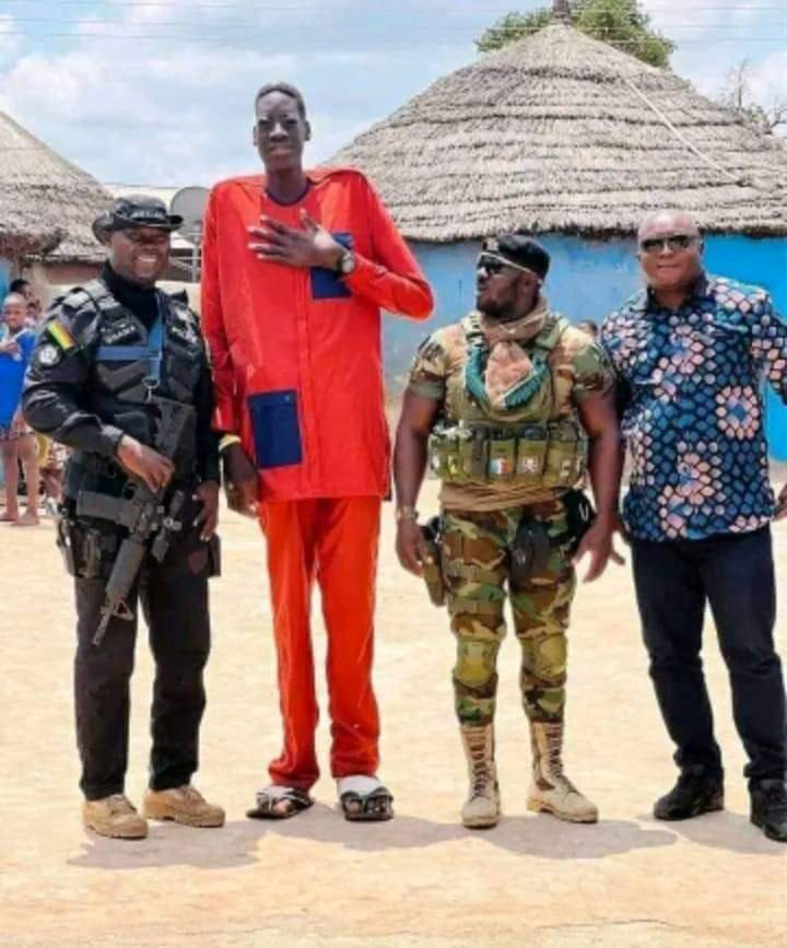 Giant Officers Left Speechless After Meeting The Tallest Man In Ghana (Photos)