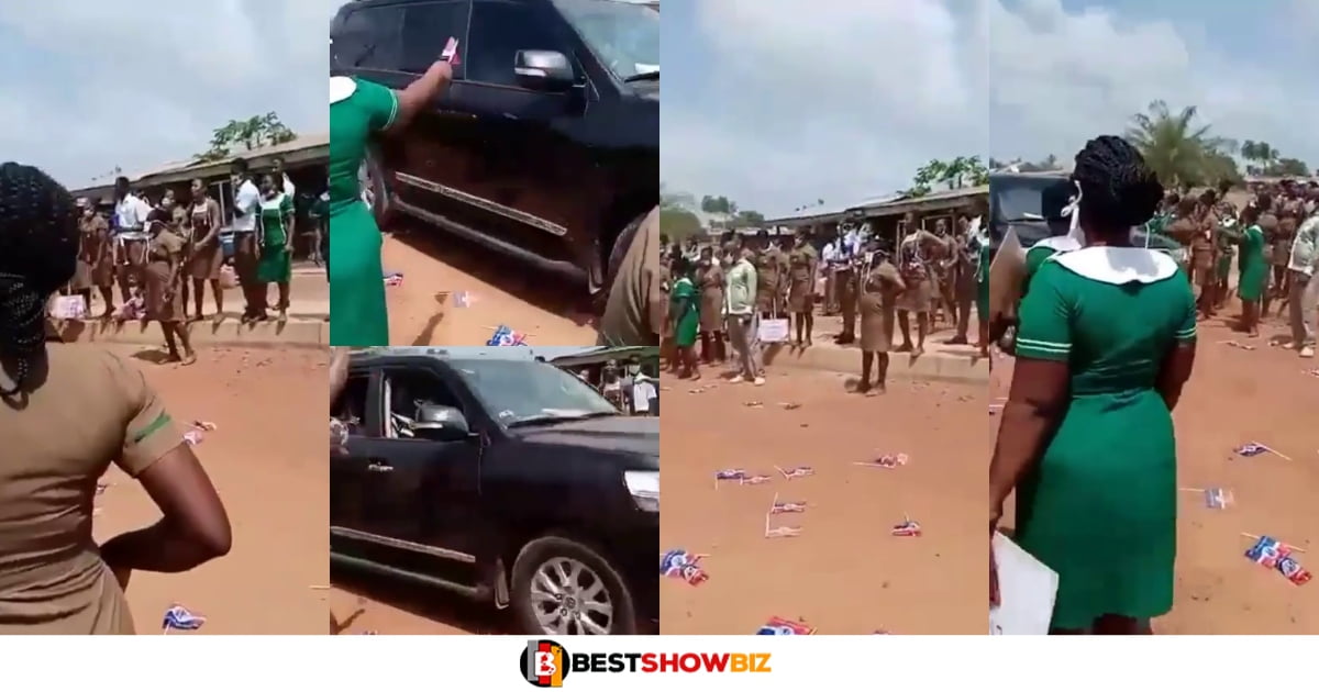 Angry Nurses throw NPP flags and placards on the floor as Akuffo Addo's convoy passes by (watch video)