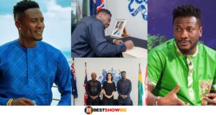 Asamoah Gyan signs the book of condolences for the late Queen Elizabeth (photos)