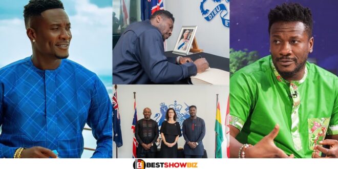 Asamoah Gyan signs the book of condolences for the late Queen Elizabeth (photos)