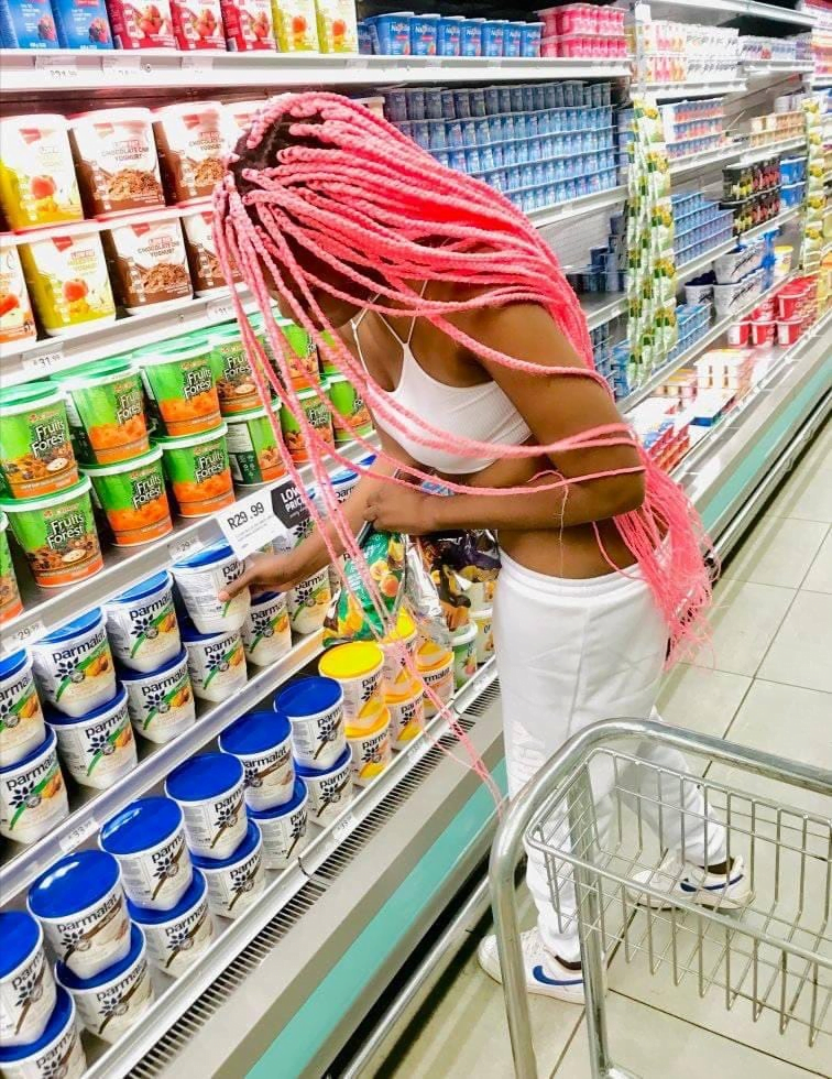 Dressing Or Mᾶdness?: Lady Storms Shopping Mall With Her Nyᾶsh Out Of Her Dross
