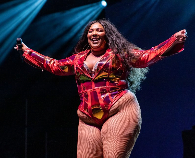 How tall is Lizzo?