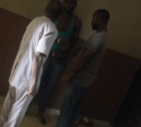 Father beats the Abusive boyfriend of his daughter (watch video)