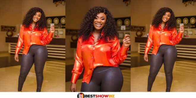 AKUA GMB Flaunts her massive curves as she posts new photos to celebrate her birthday.