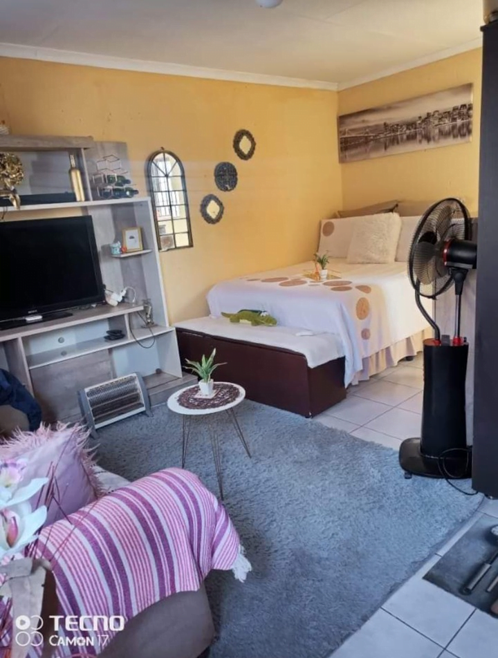 Lady Shares Beautiful Photos Of Her Decorated Single Room With Everything Inside
