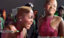 Fella Makafui shakes her massive nyash as she supports her lover on stage (watch video)