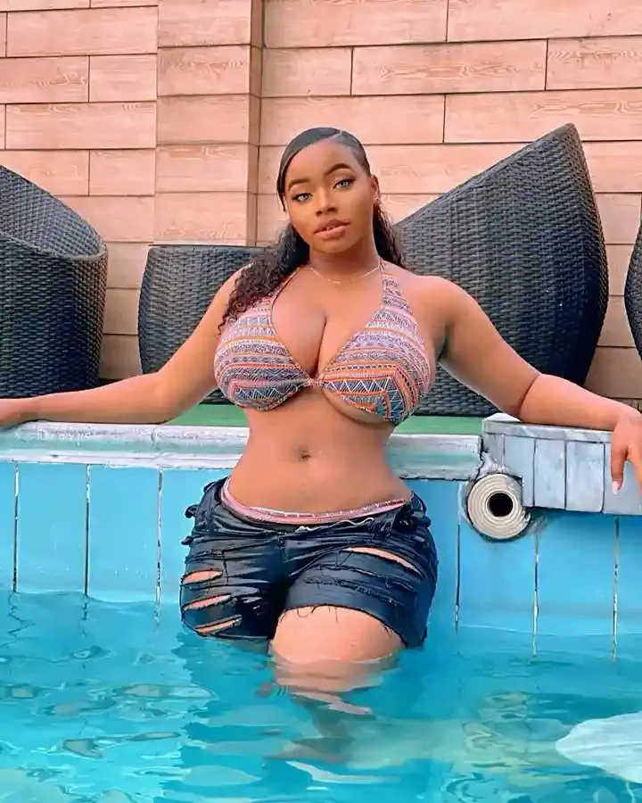 Pretty IG Model Richie flaunts her curves in new photos.