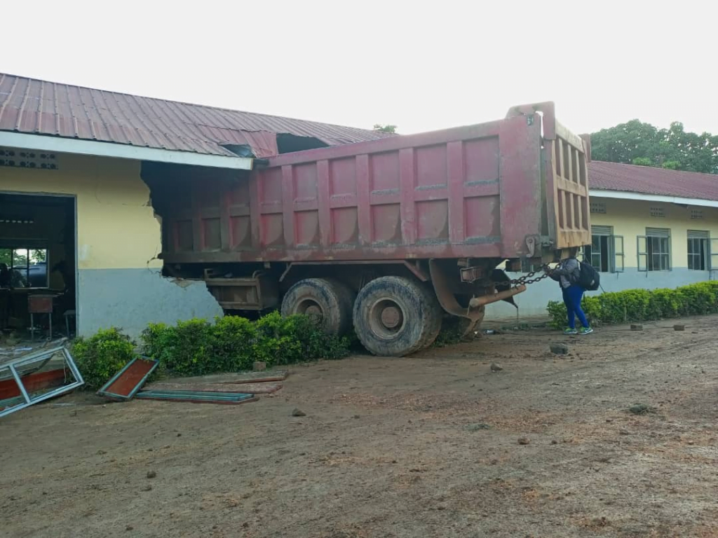 Four students deᾶd, 20 injured as truck rams into their classroom - Photos