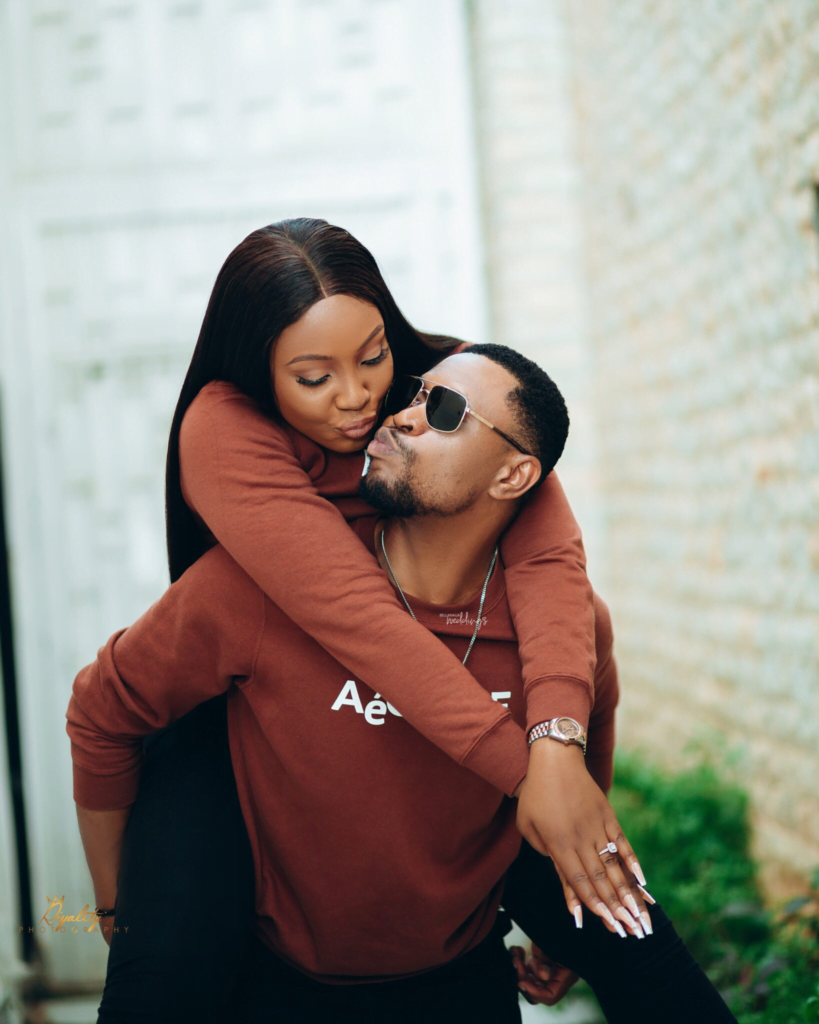 "It started with a simple 'hi' in my DM"- Couple shares their pre-wedding photos online.