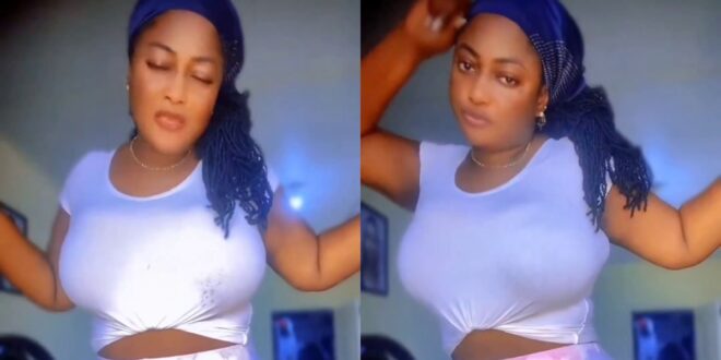 Ghanaian lady flaunts her big curves in whiles singing in her room (Watch video)