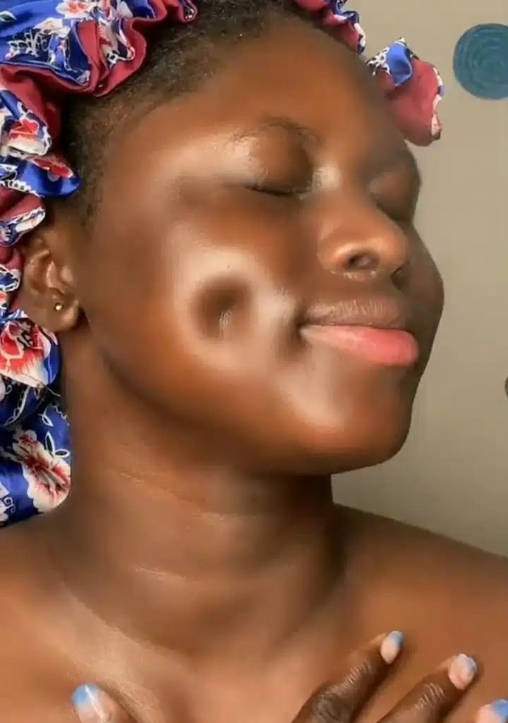 Beautiful Lady stir online with photos of her natural facial dimples