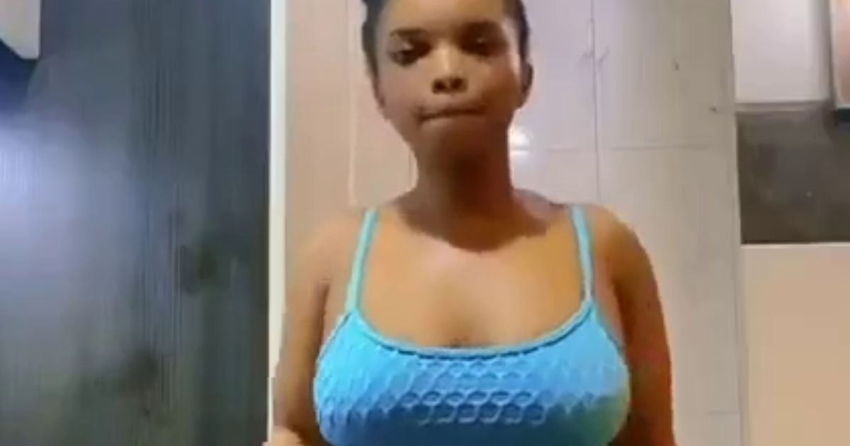 Lady in a blue top and shorts shakes her nyạṥh as she dances in a viral video (Watch)