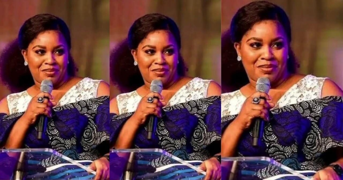 "Only uşḕlḕşş girls ask their boyfriend's for transportation money"- Nigerian prophetess reveals (video)