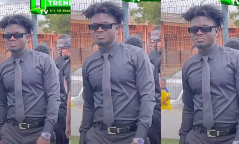 Netizens blast Kuami Eugene for wearing a shirt and tie to his father’s 40-day observation - Video