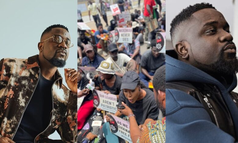 OccupyJulorbiHousе Protestors Shower Sarkodie With Angry Chants For Keeping Mute