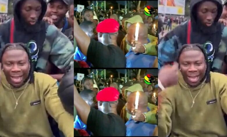 Watch Video As Stonebwoy Leads Candlelight Vigil During OccupyJuliborHouse Day 3 Night Protest