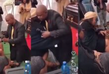 SHOCKING VIDEO : Pastor Proposes To A Widow At The Final Funeral Rites Of Her Late Husband.