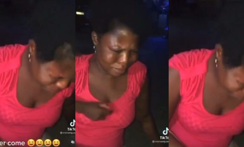 “After Giving Him My Heart And Body, He Used And Dump Me" – Lady Cries And Rolls On The Ground After Her First Broken Heart
