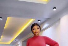 Endowed Lady Puts Her Full Body On Display As She Gives a 360 Turn To Show Her Big Behind As She Catwalks - Video