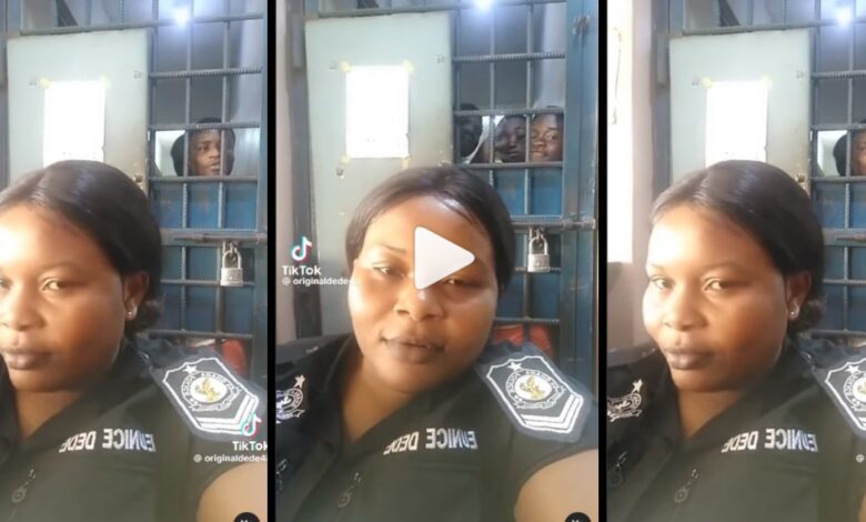 "Ghana Is Not A Sеrious Country" - Ghanaians Call For The Suspension Of A Female Police Officer For Videoing Inmates While On Duty