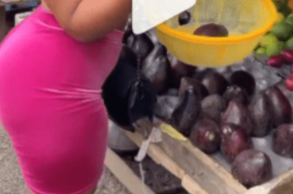 Video Of A Beautiful And Sexy Lady Spotted At The Market Selling Food Items Storms The Internet